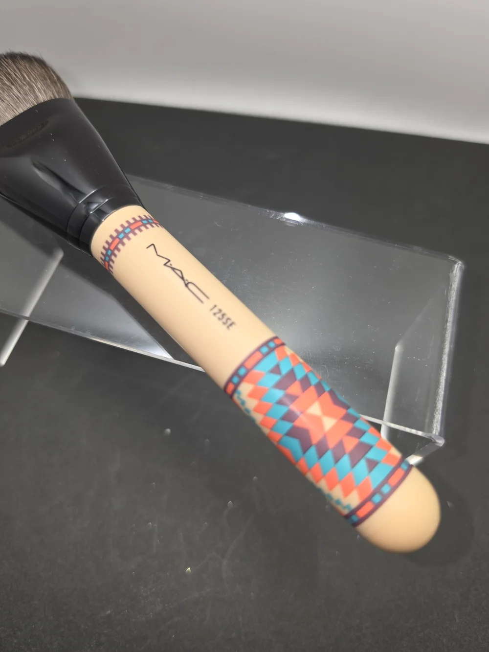 LIMITED EDITION MAC 125SE SPLIT FIBRE BRUSH - VIBE TRIBE COLLECTION EDITION